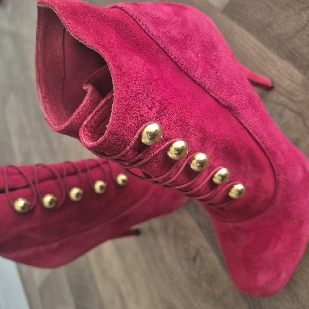Elegant Red Suede Ankle Boots